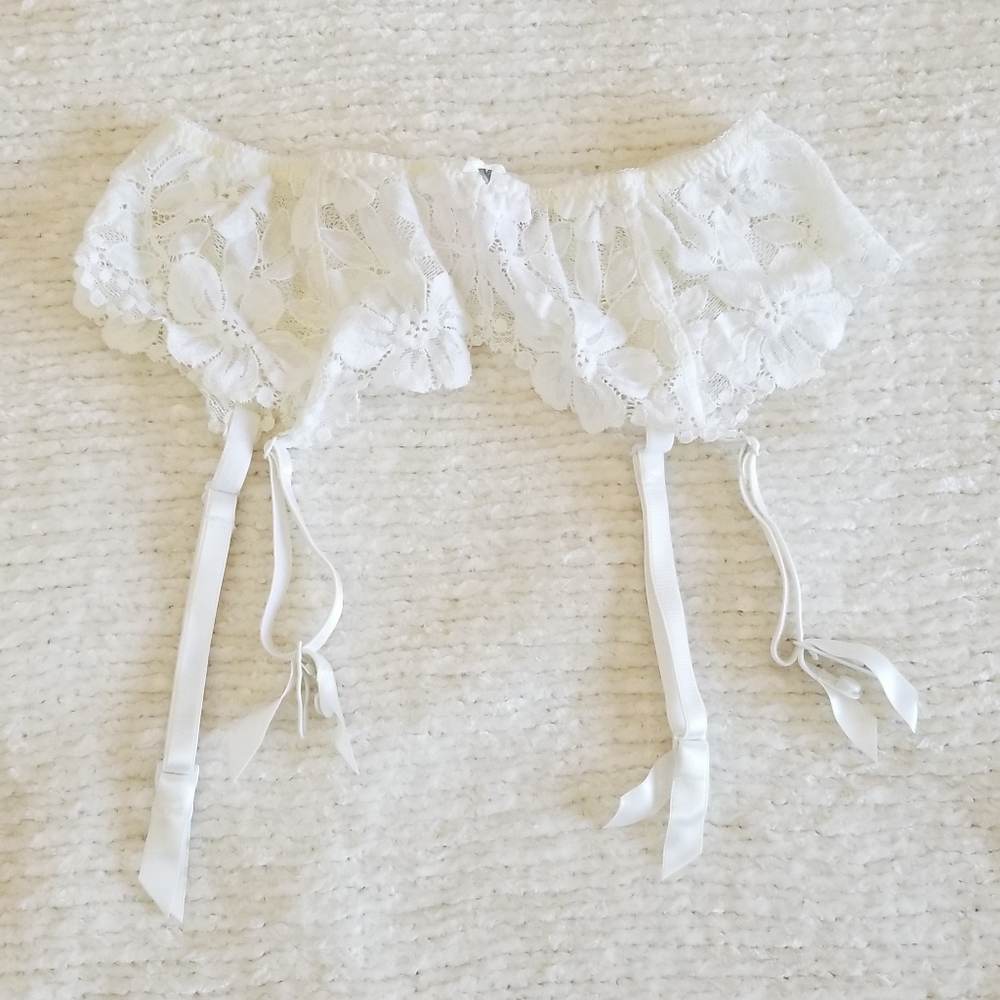 Victoria's Secret White Lace Garter